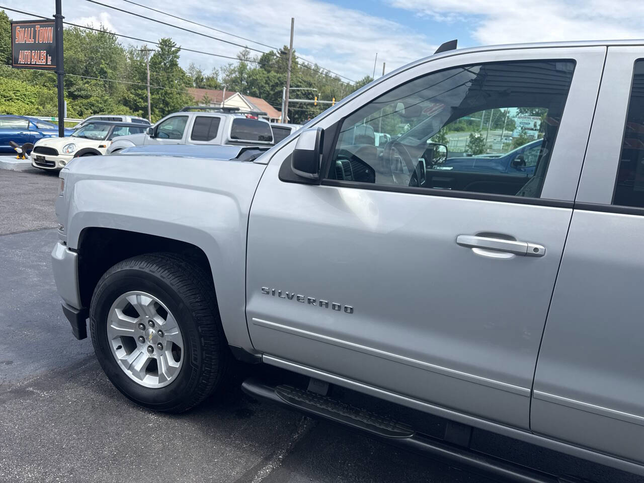 Used 2018 Chevrolet Silverado 1500 LT w/ All Star Edition AWD/4WD image 4