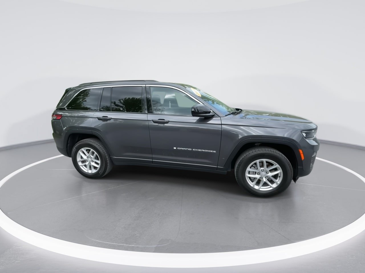 Used 2025 Jeep Grand Cherokee Laredo X AWD/4WD image 23