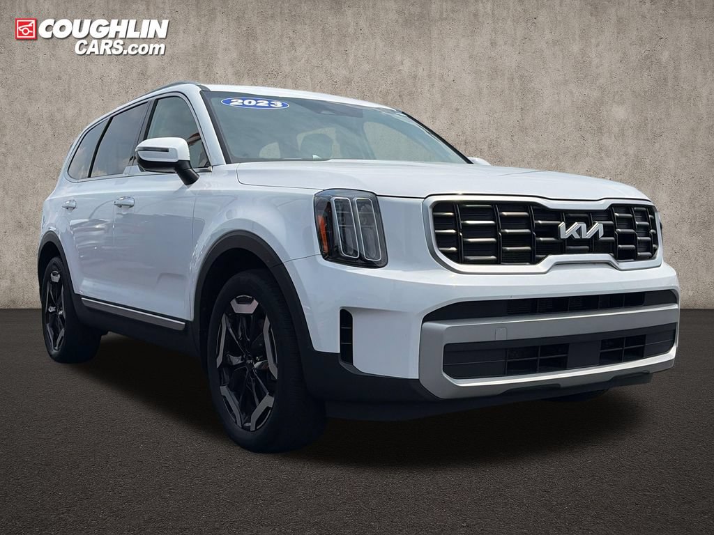 Used 2023 Kia Telluride S w/ S Sunroof Package