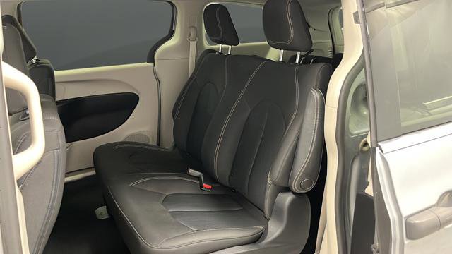 Used 2020 Chrysler Voyager L FWD image 22