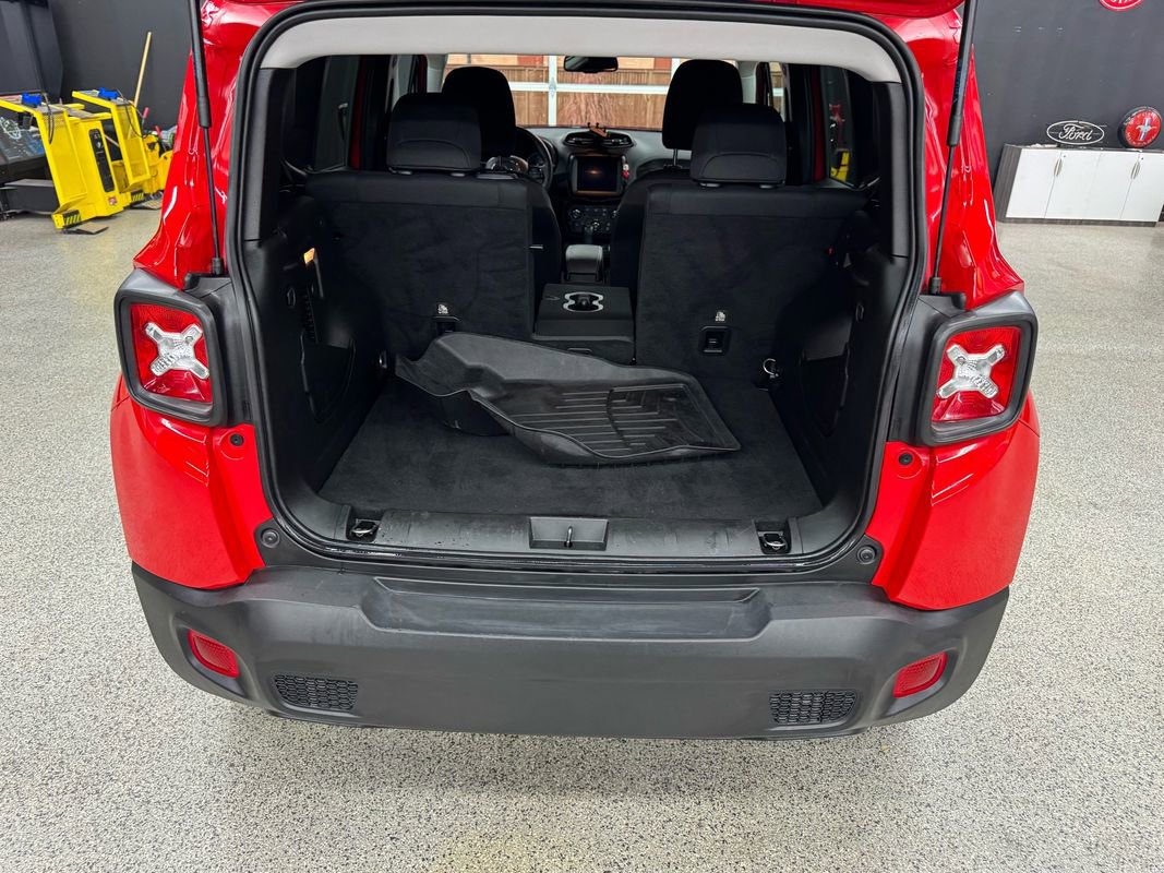 Used 2022 Jeep Renegade Latitude w/ Convenience Group AWD/4WD image 15