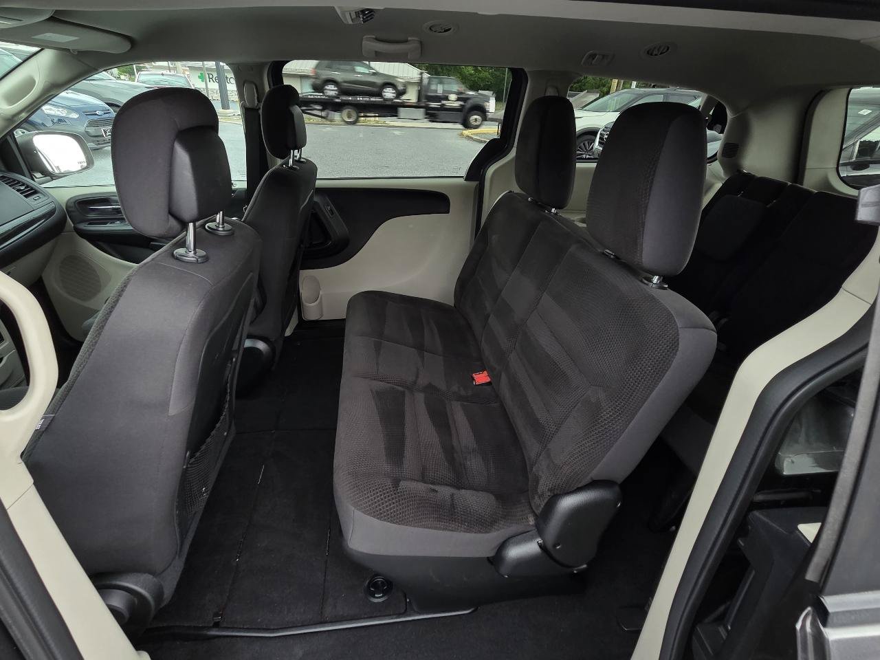 Used 2018 Dodge Grand Caravan SE w/ UConnect Hands-Free Group FWD image 20