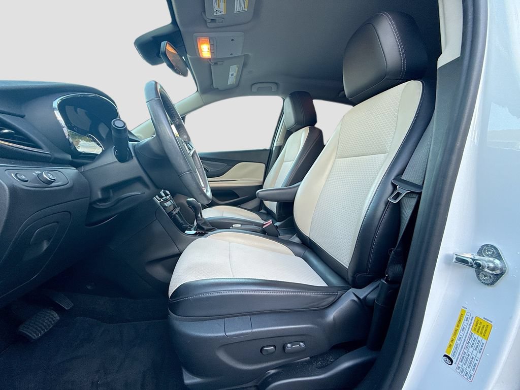 Used 2022 Buick Encore Preferred w/ Safety Package AWD/4WD image 21