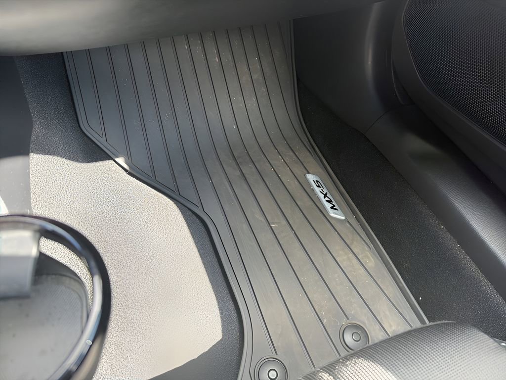 Used 2021 MAZDA MX-5 Miata Club image 22