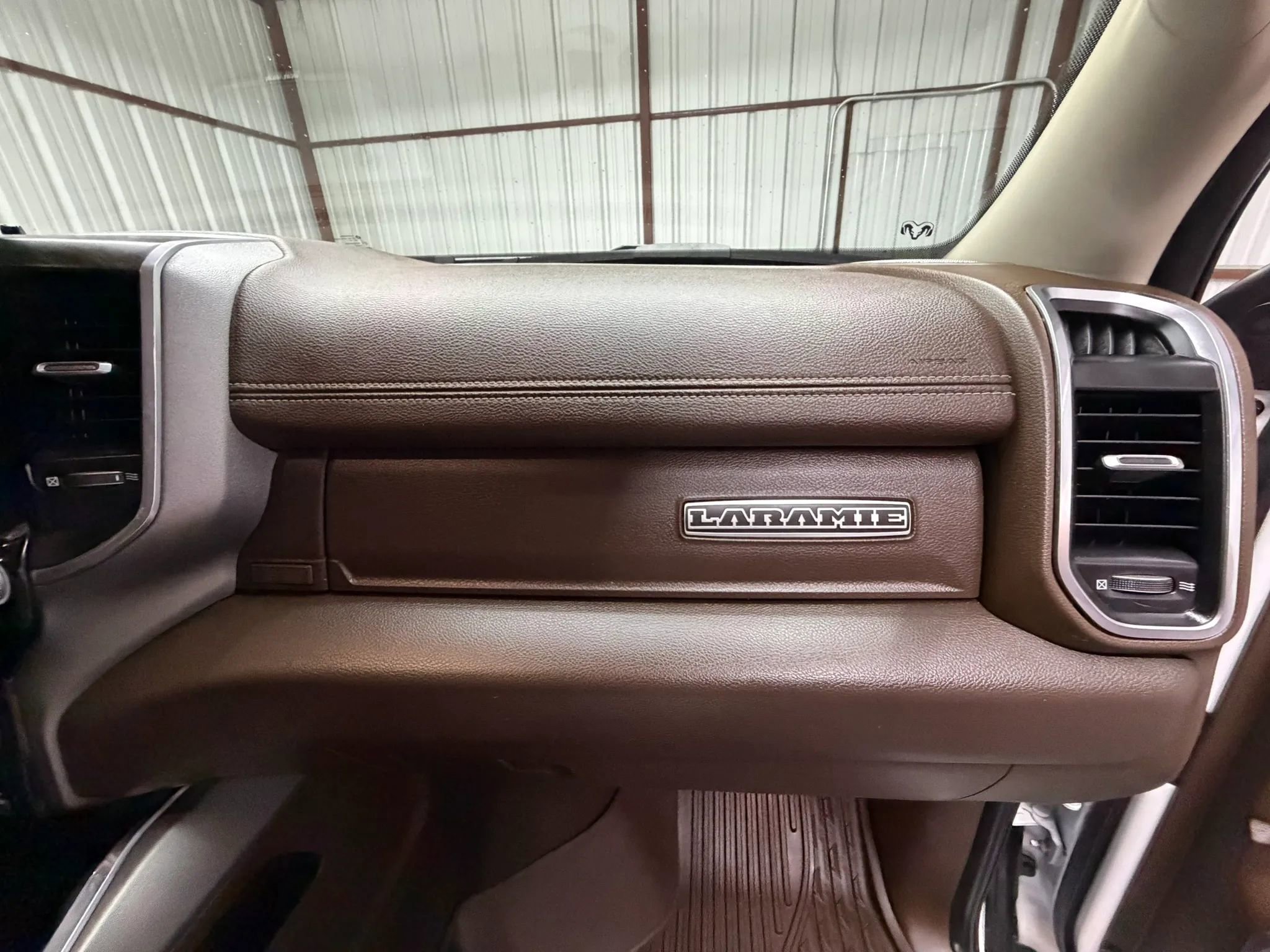 Used 2025 RAM 3500 Laramie AWD/4WD image 18