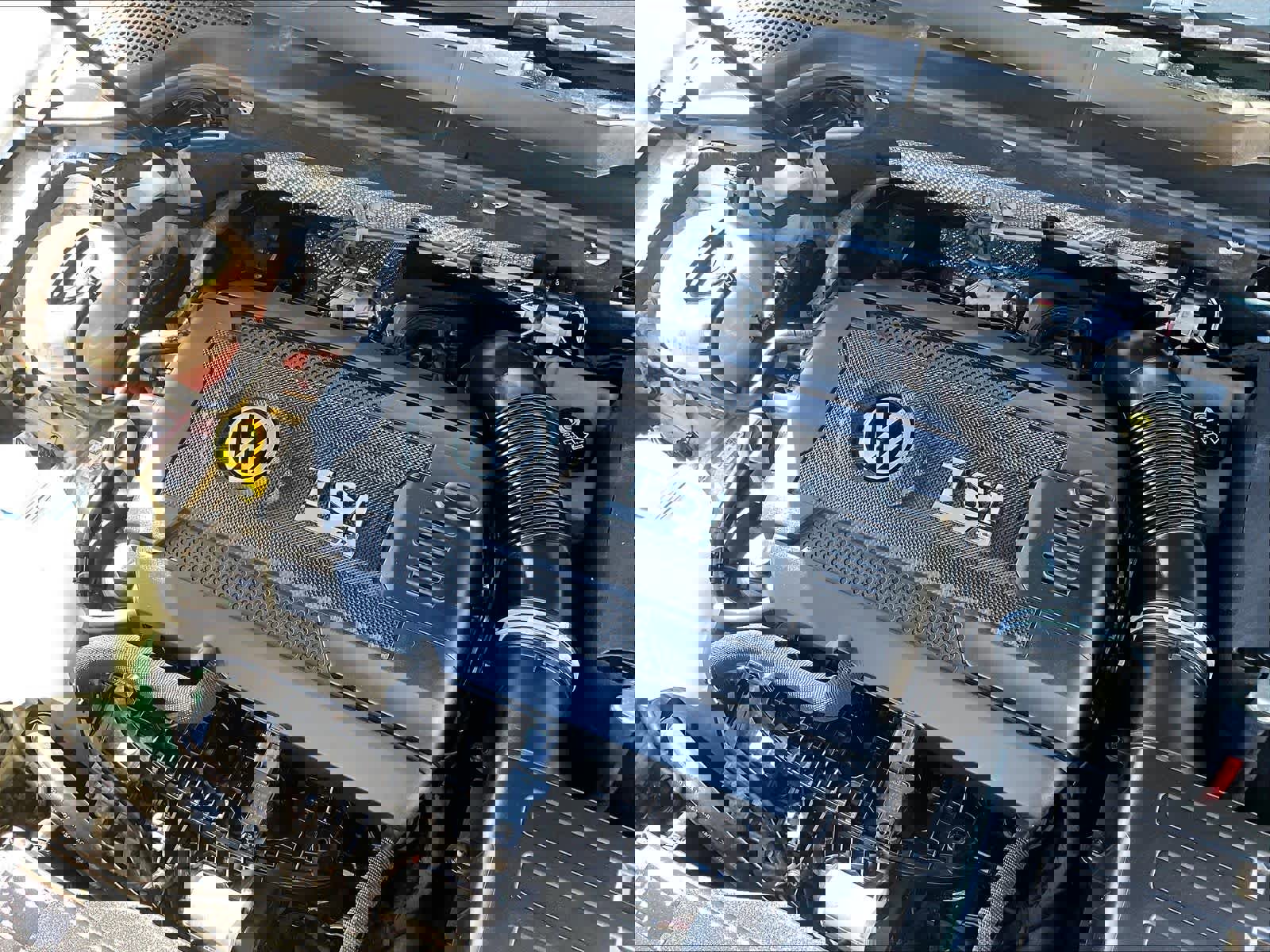 Used 2017 Volkswagen Golf R 4-Door image 31