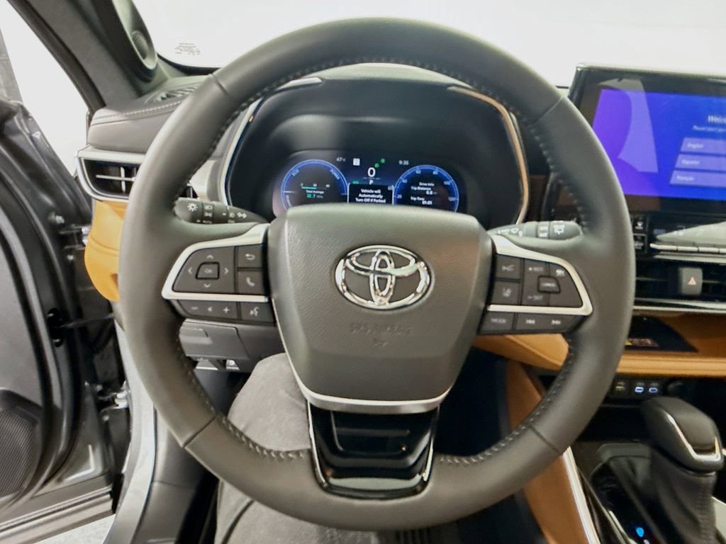Certified 2026 Toyota Highlander Platinum AWD/4WD image 11