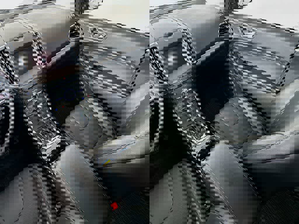 Certified 2018 Ford Edge Titanium w/ Equipment Group 301A image 10