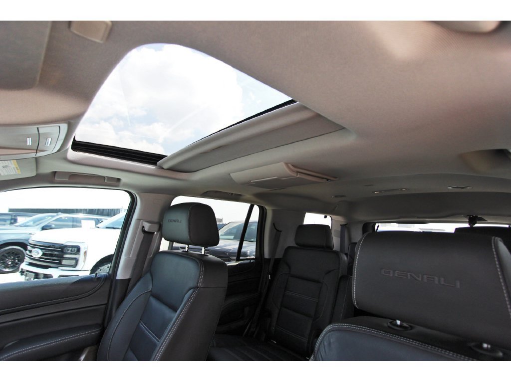 Used 2018 GMC Yukon Denali w/ Open Road Package AWD/4WD image 28