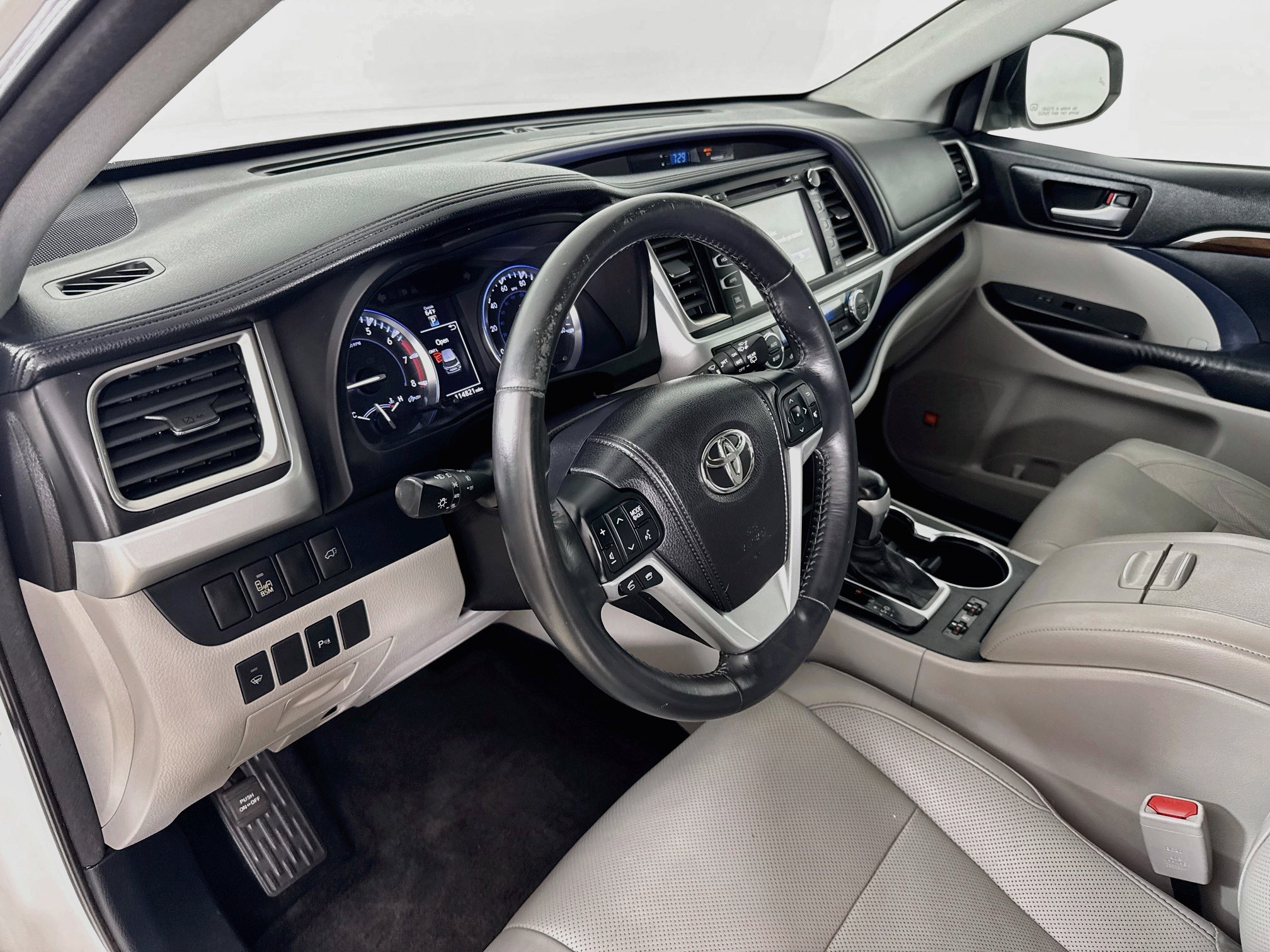 Used 2014 Toyota Highlander Limited AWD/4WD image 10