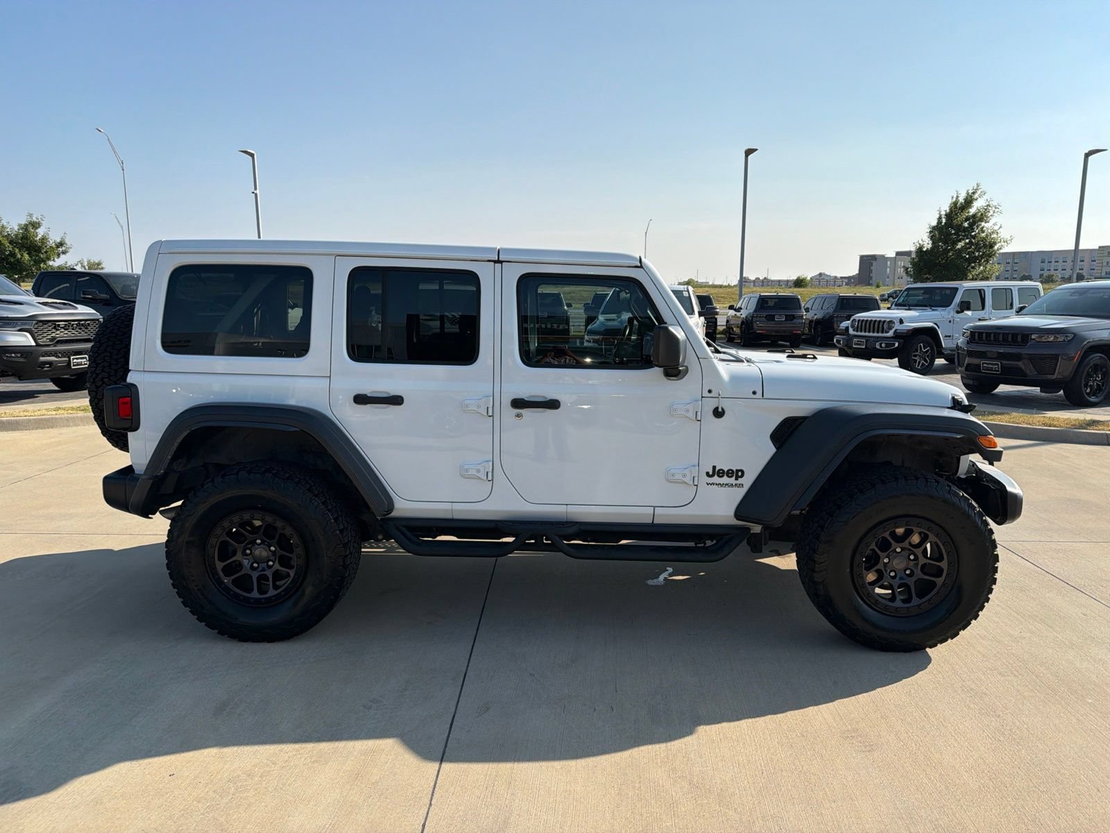 Used 2022 Jeep Wrangler Unlimited Sport AWD/4WD image 6
