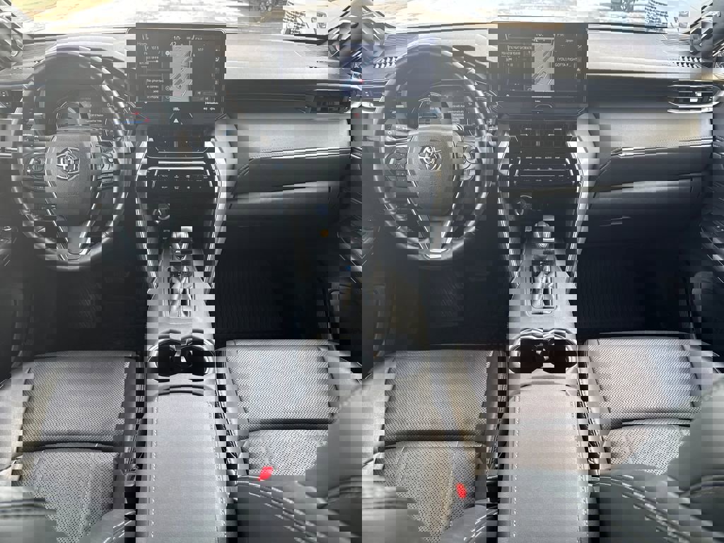 Used 2021 Toyota Venza Limited image 19