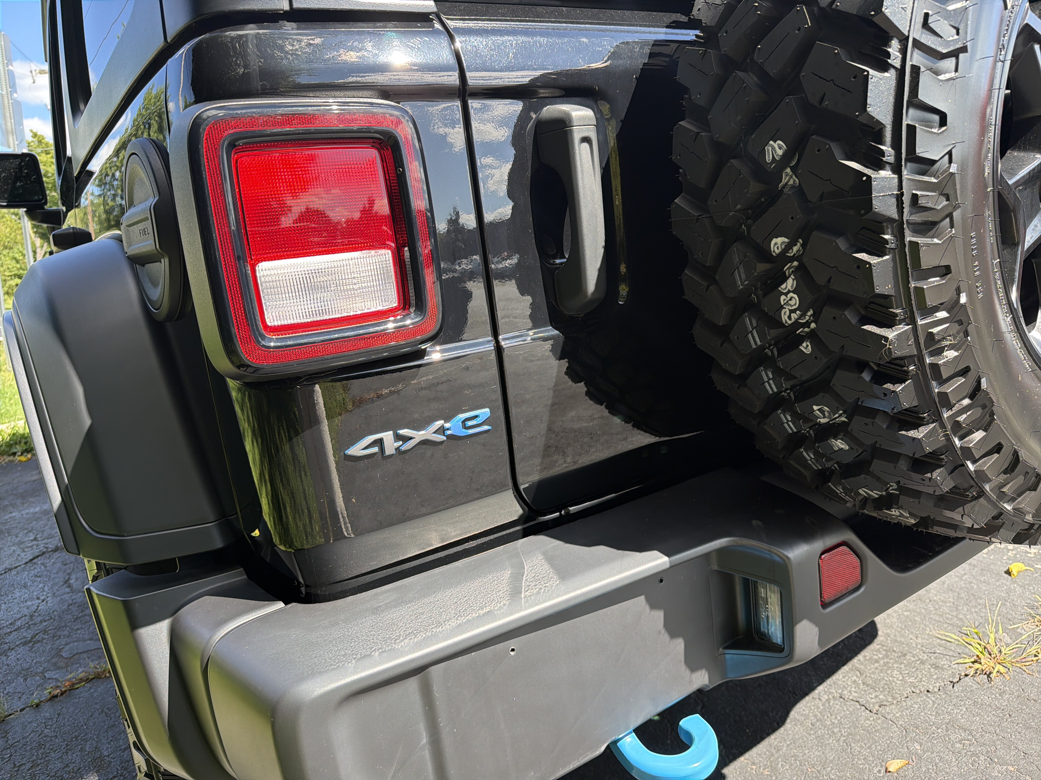 Used 2023 Jeep Wrangler Unlimited w/ Cold Weather Group AWD/4WD image 9