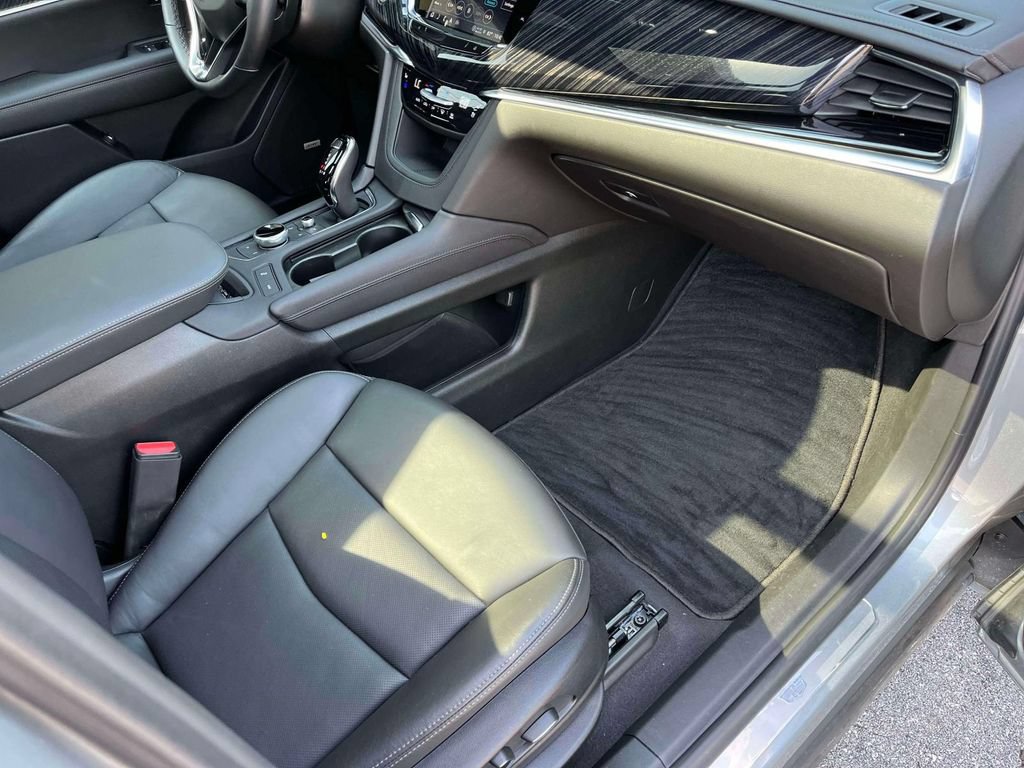 Certified 2025 Cadillac XT6 Premium Luxury w/ Technology Package AWD/4WD image 23