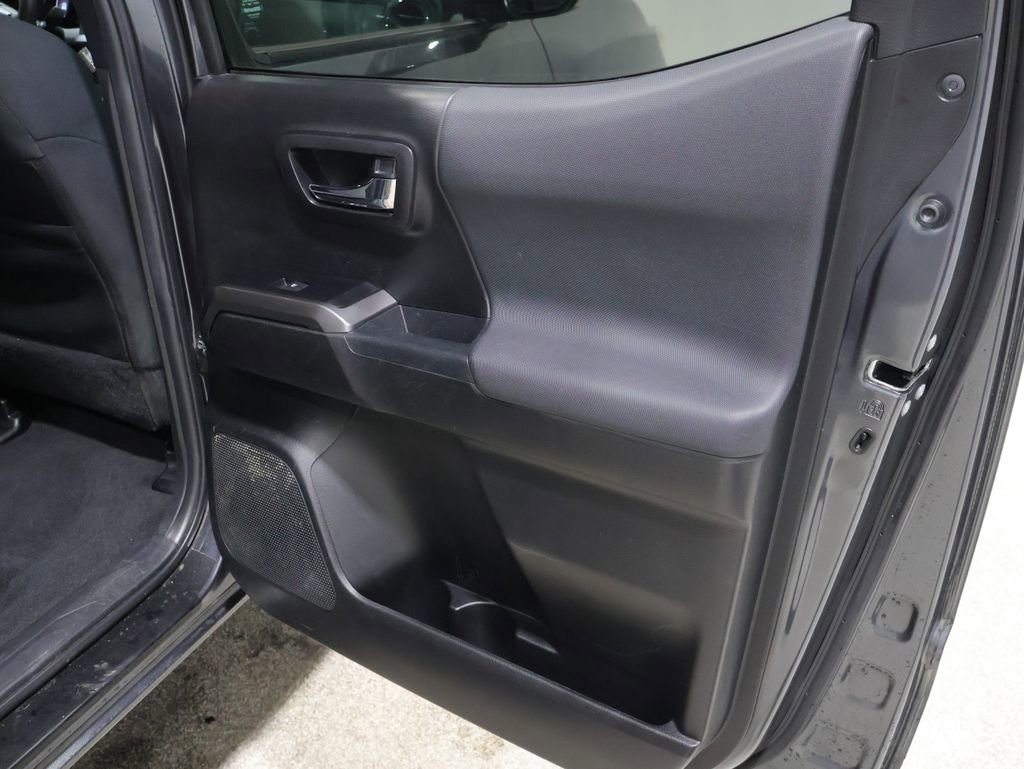 Used 2022 Toyota Tacoma TRD Off-Road w/ Technology Package image 21