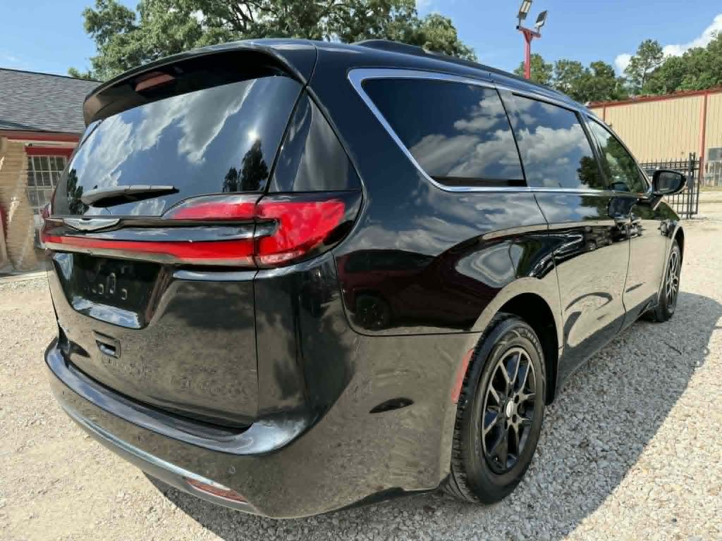 Used 2022 Chrysler Pacifica Touring-L FWD image 5