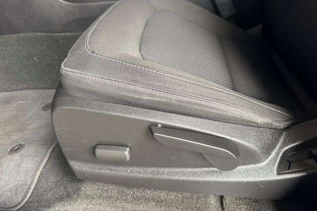 Used 2018 Chevrolet Colorado LT w/ LT Convenience Package RWD image 13