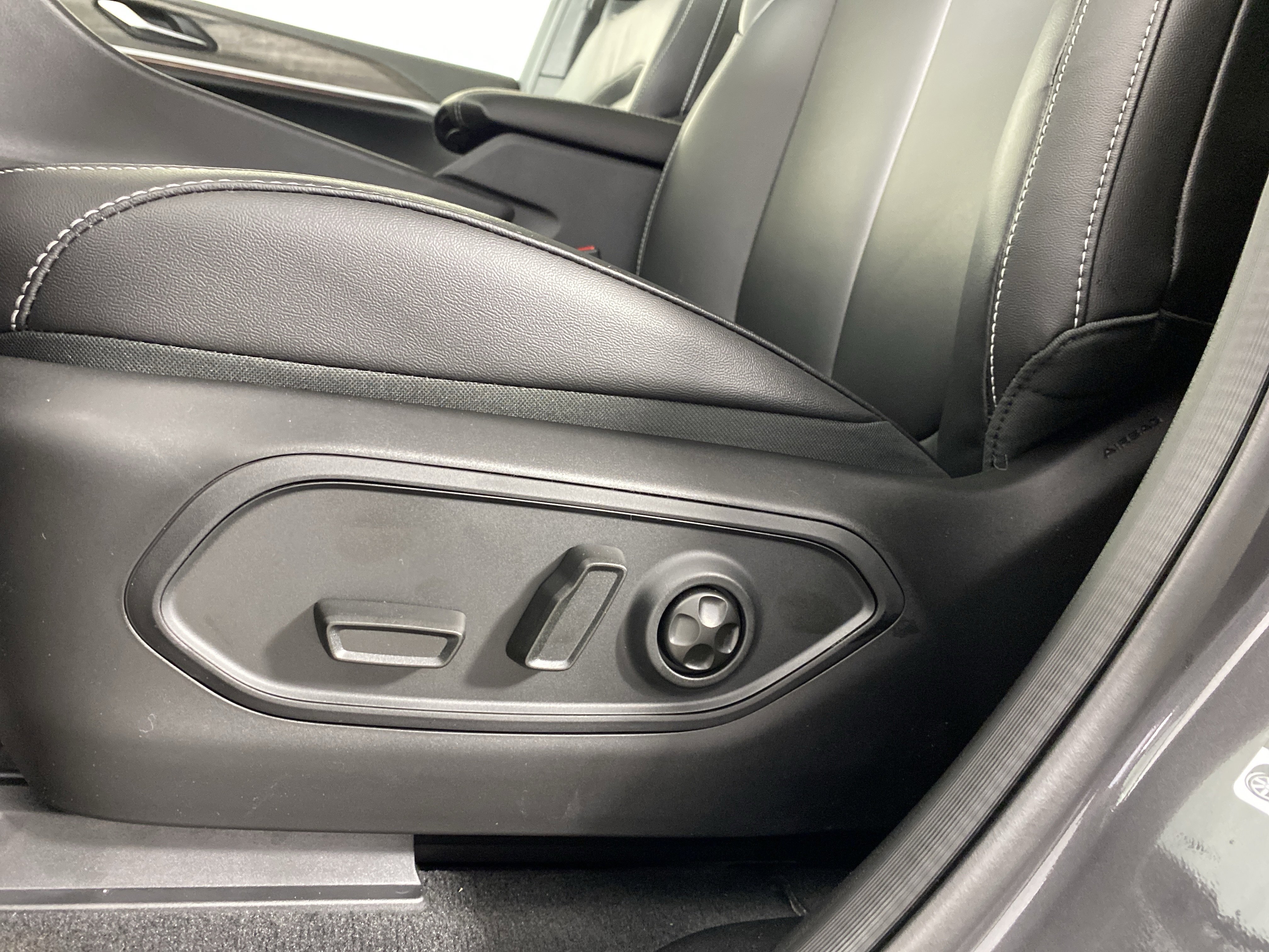 New 2025 Jeep Grand Cherokee Limited w/ Black Appearance Package image 16