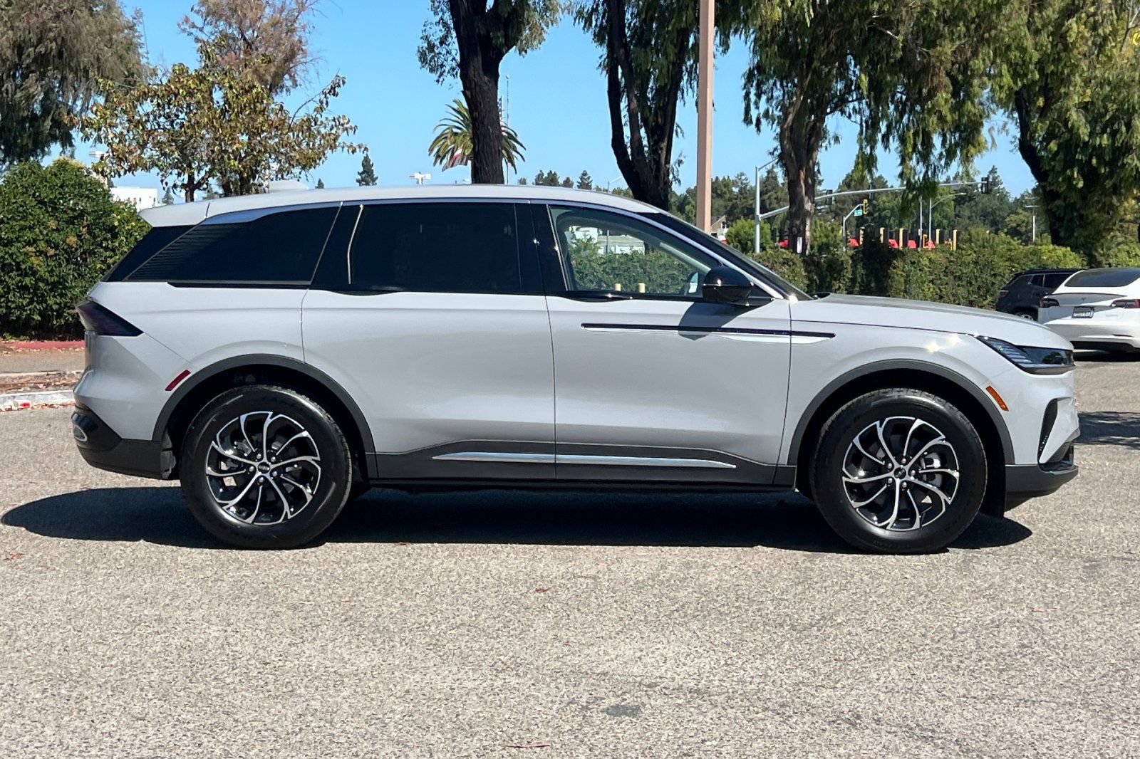 New 2026 Lincoln Nautilus Premier AWD/4WD image 3