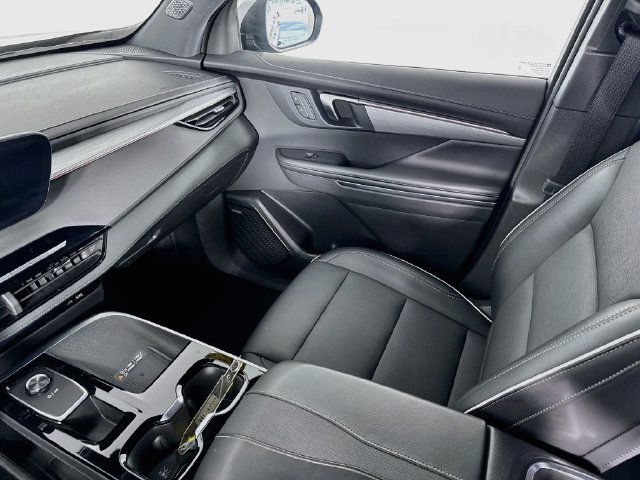Used 2025 Buick Enclave Preferred FWD image 25