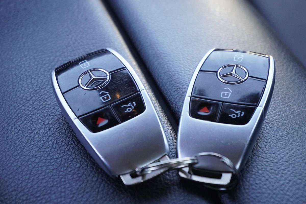 Used 2017 Mercedes-Benz E 300 image 23