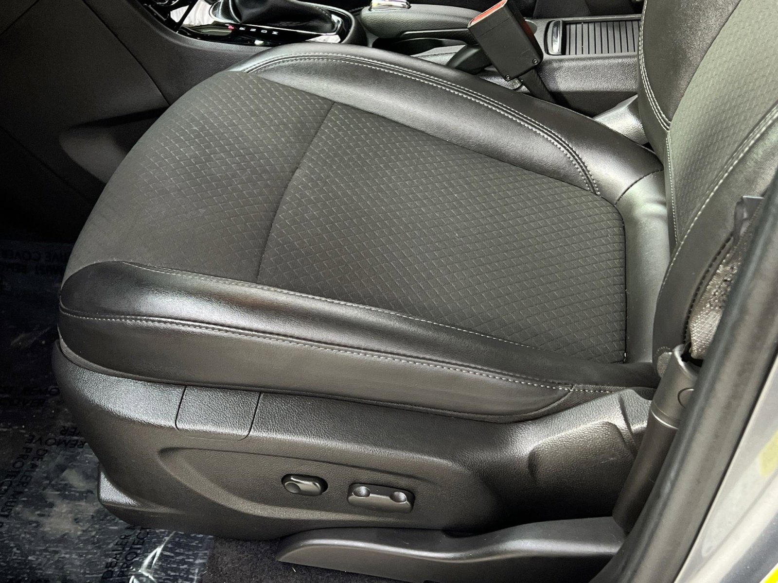 Used 2020 Buick Encore Preferred w/ Safety Package image 17