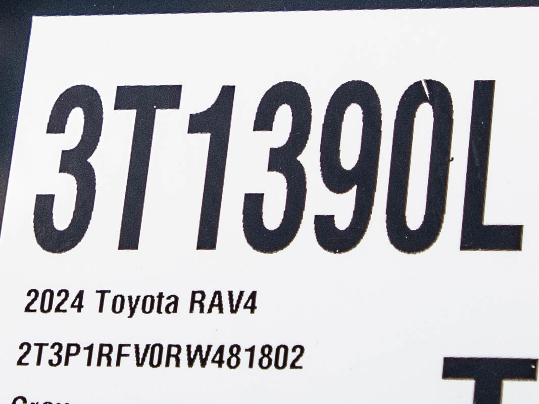 Used 2024 Toyota RAV4 XLE AWD/4WD image 30