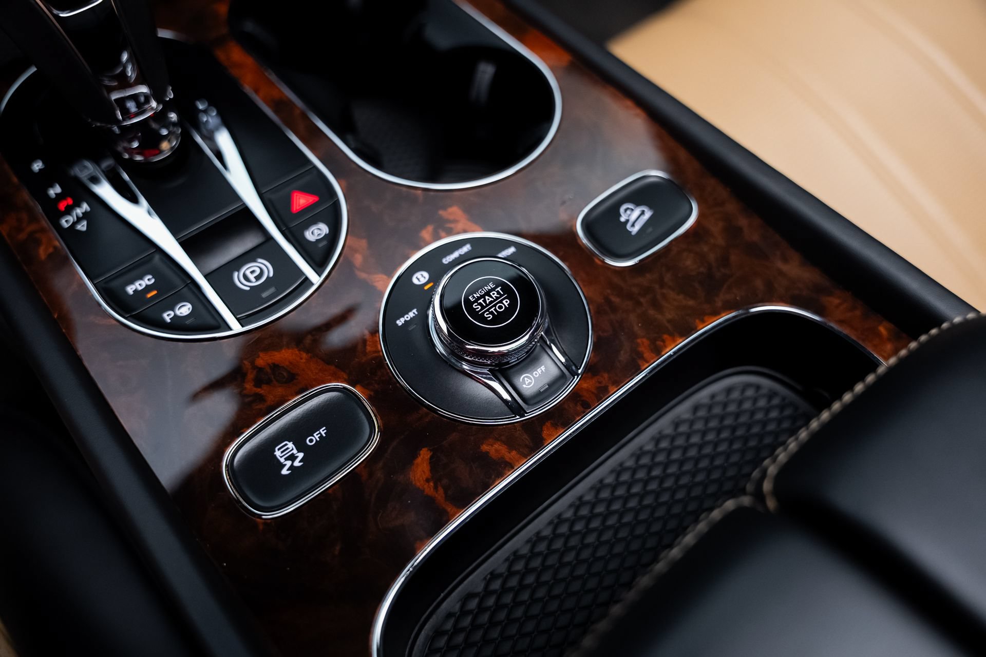 Used 2018 Bentley Bentayga AWD/4WD image 52