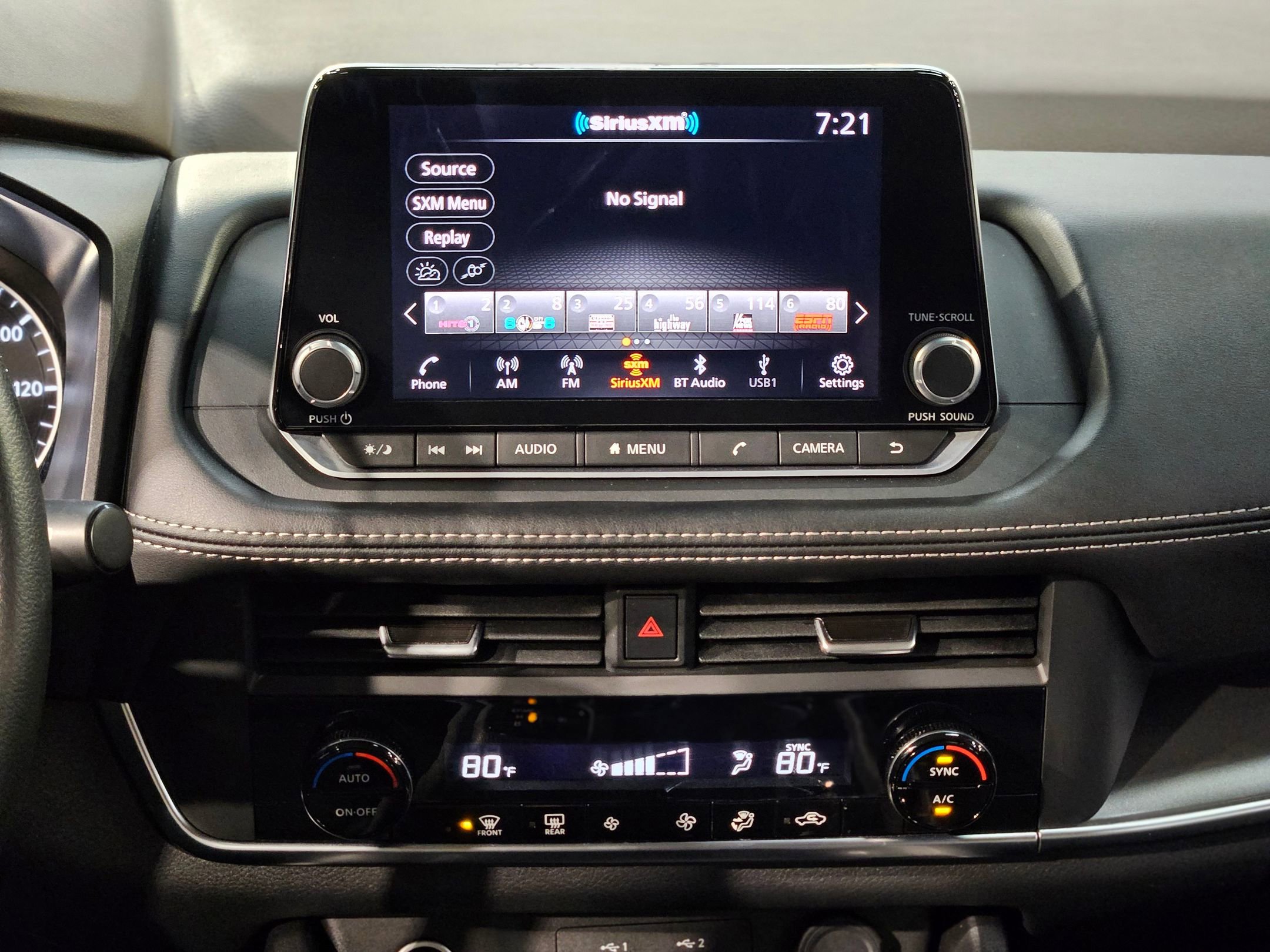 Used 2023 Nissan Rogue SV image 16