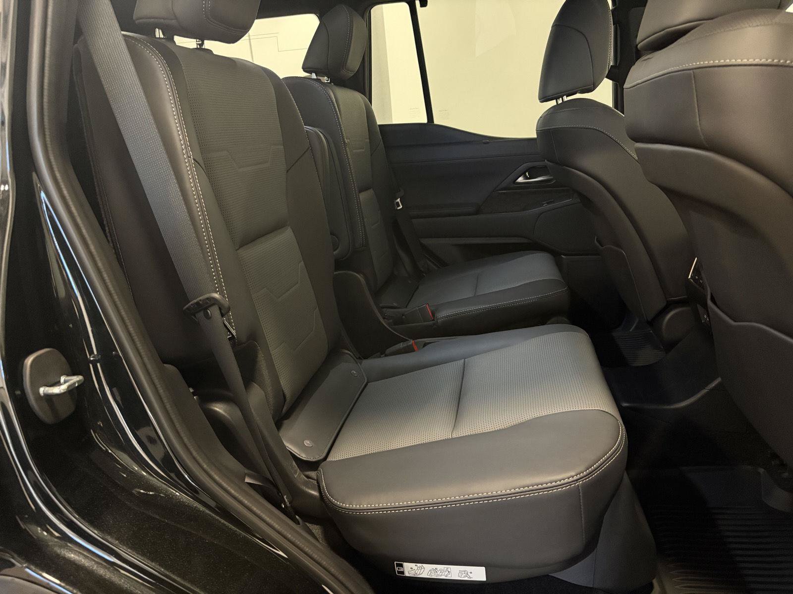 Used 2026 Lexus GX 550 w/ Accessory Package (2T) AWD/4WD image 40