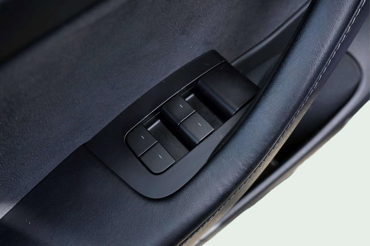 Used 2023 Tesla Model 3 Standard Range image 13