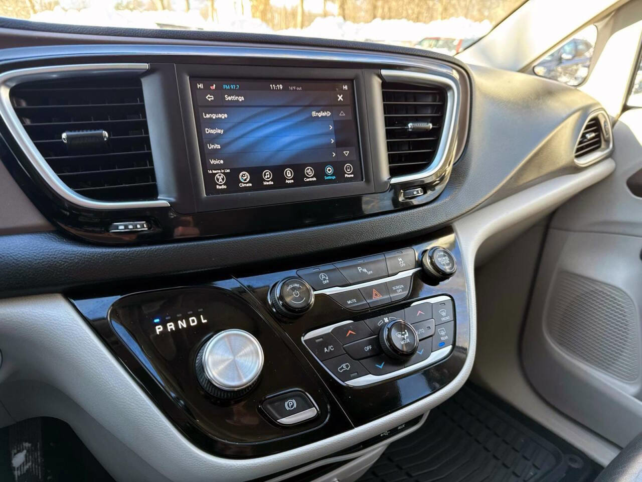 Used 2018 Chrysler Pacifica Touring-L image 20