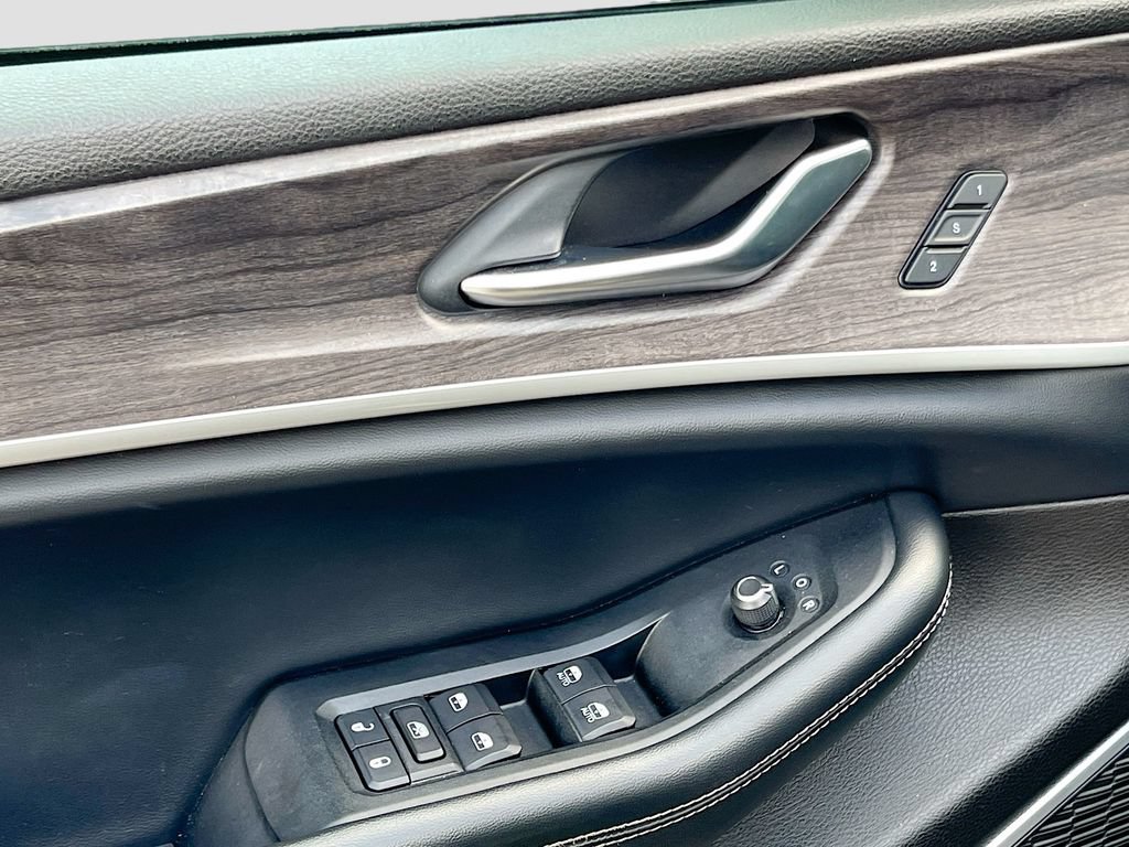 Used 2022 Jeep Grand Cherokee L Limited RWD image 18