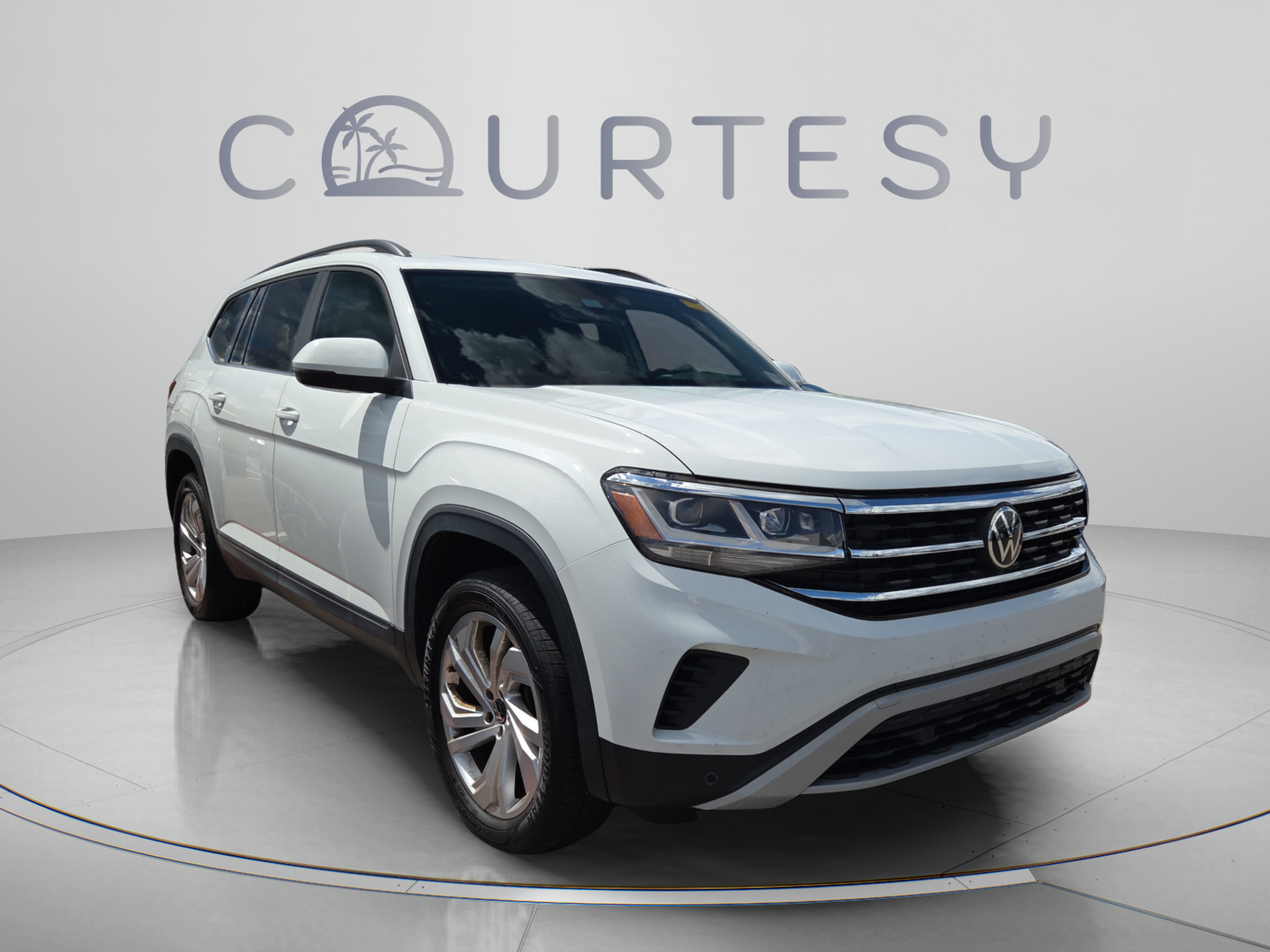 Used 2021 Volkswagen Atlas SE w/ Panoramic Sunroof Package FWD image 3