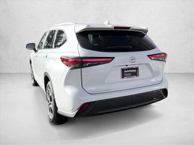 Used 2023 Toyota Highlander XLE image 5