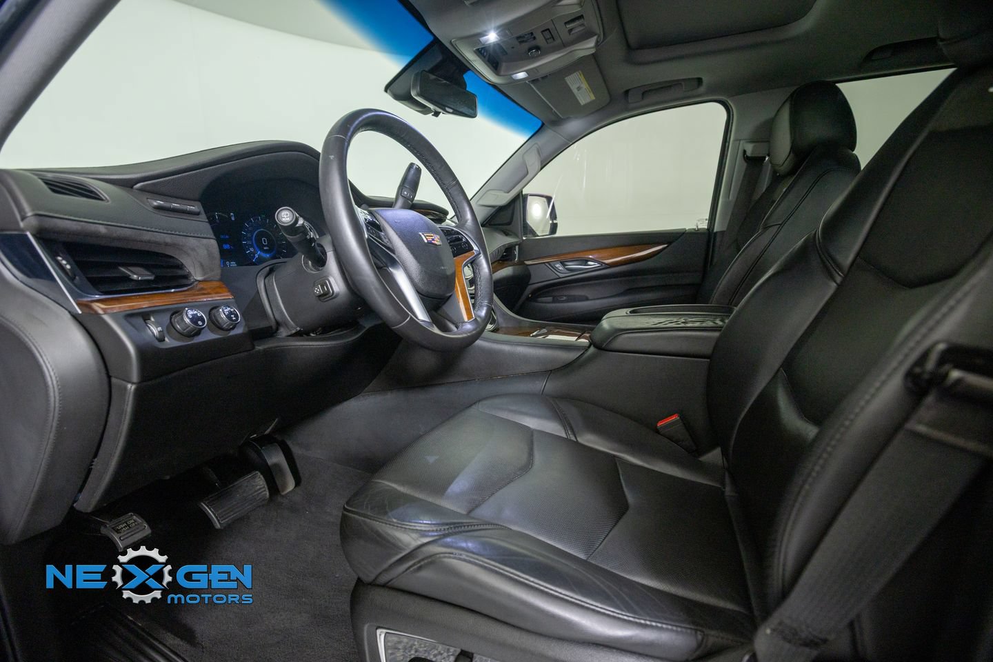 Used 2017 Cadillac Escalade Luxury AWD/4WD image 11
