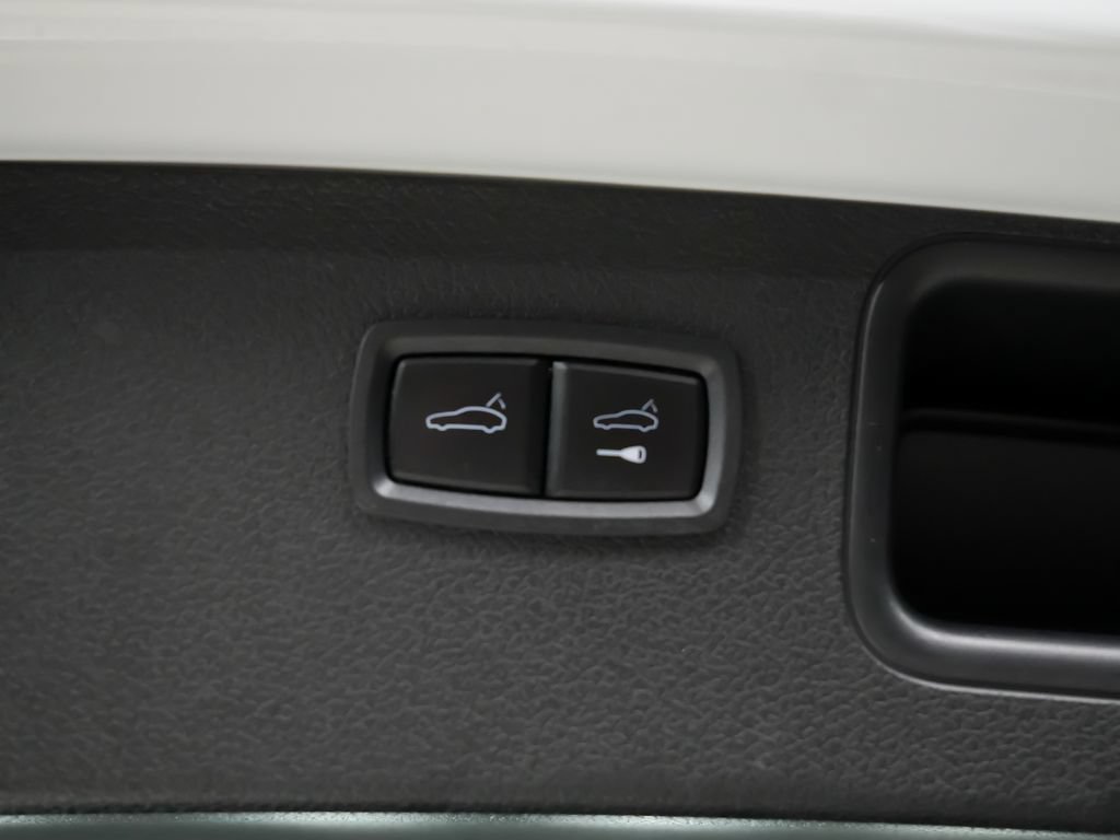 Certified 2023 Porsche Macan AWD/4WD image 14