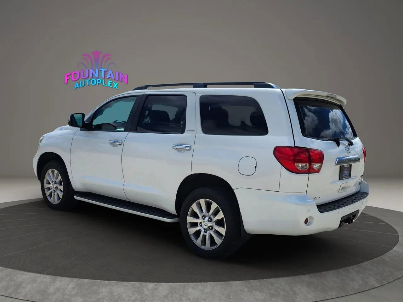Used 2016 Toyota Sequoia Platinum AWD/4WD image 3