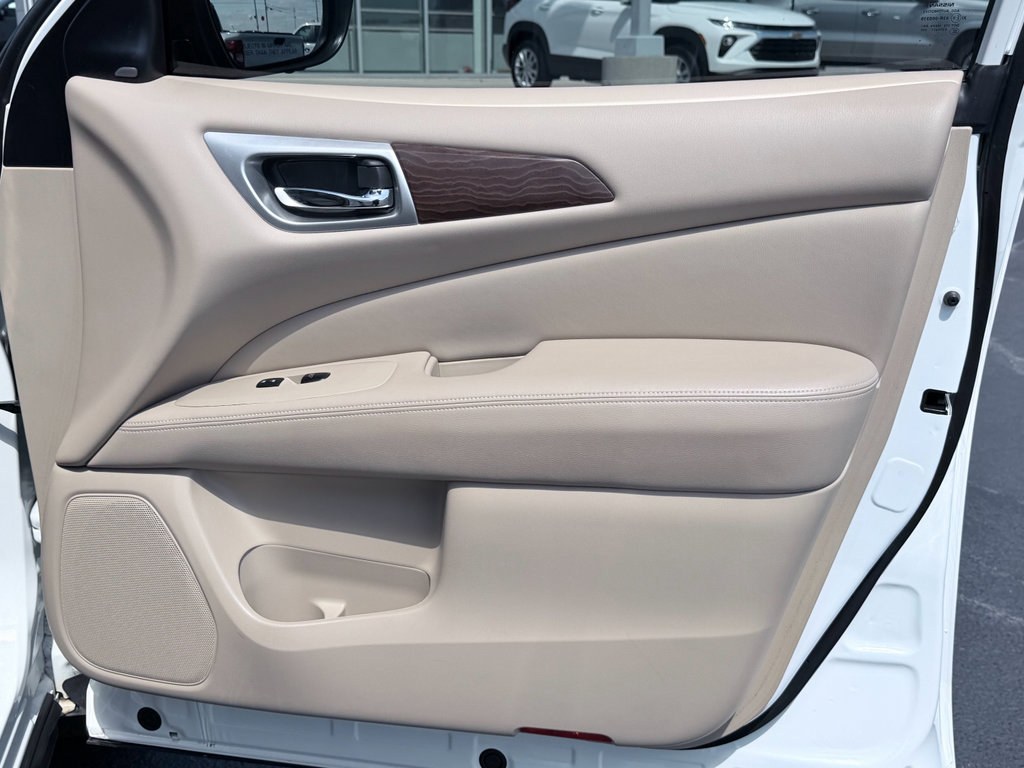 Used 2018 Nissan Pathfinder Platinum FWD image 33