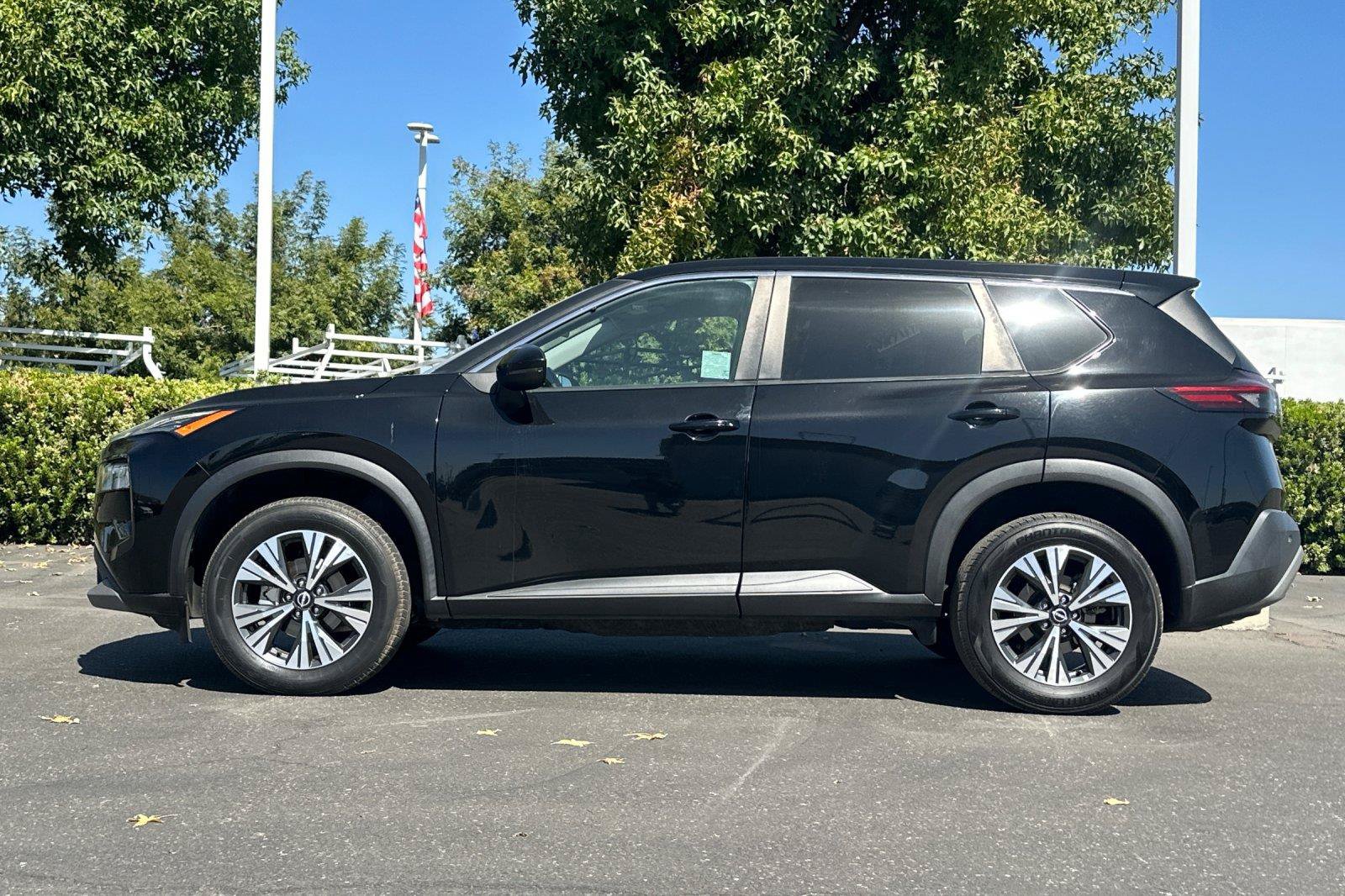 Certified 2022 Nissan Rogue SV AWD/4WD image 6