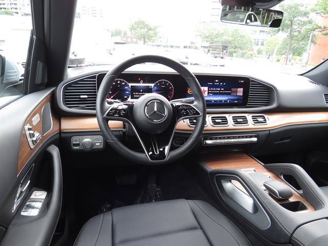 Used 2025 Mercedes-Benz GLE 350 4MATIC w/ Winter Package image 10