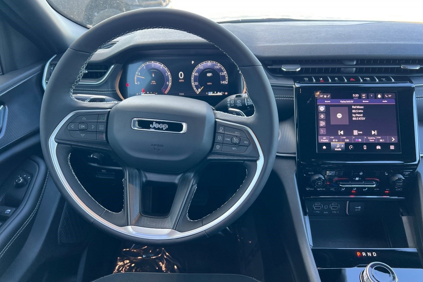 New 2025 Jeep Grand Cherokee L Laredo image 14