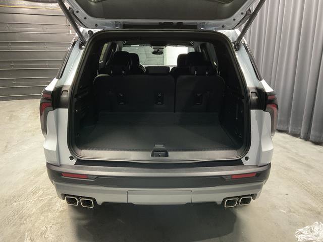 New 2026 Chevrolet Traverse LT w/ Driver Confidence Package image 4