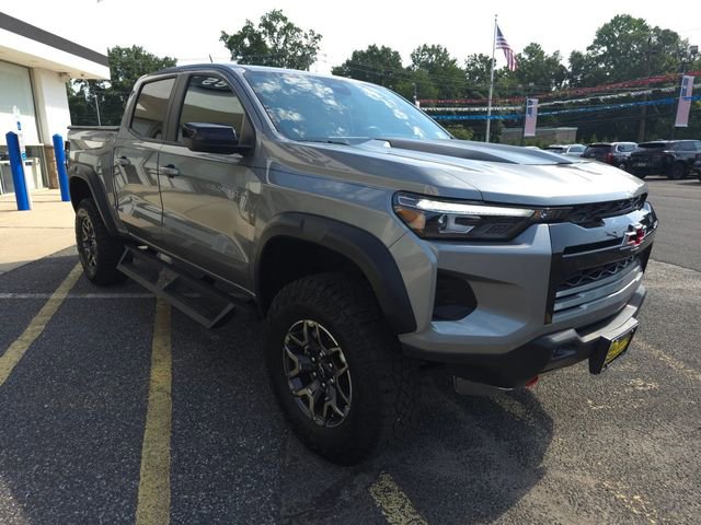 Used 2023 Chevrolet Colorado ZR2 image 3