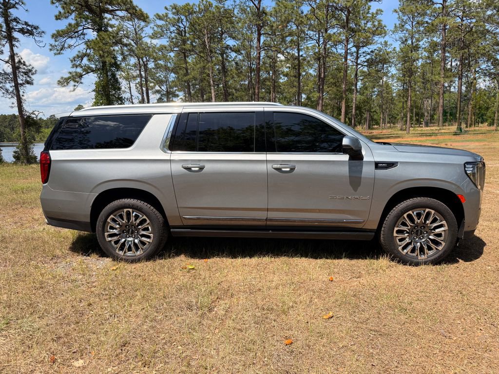 Used 2024 GMC Yukon XL Denali Ultimate AWD/4WD image 6
