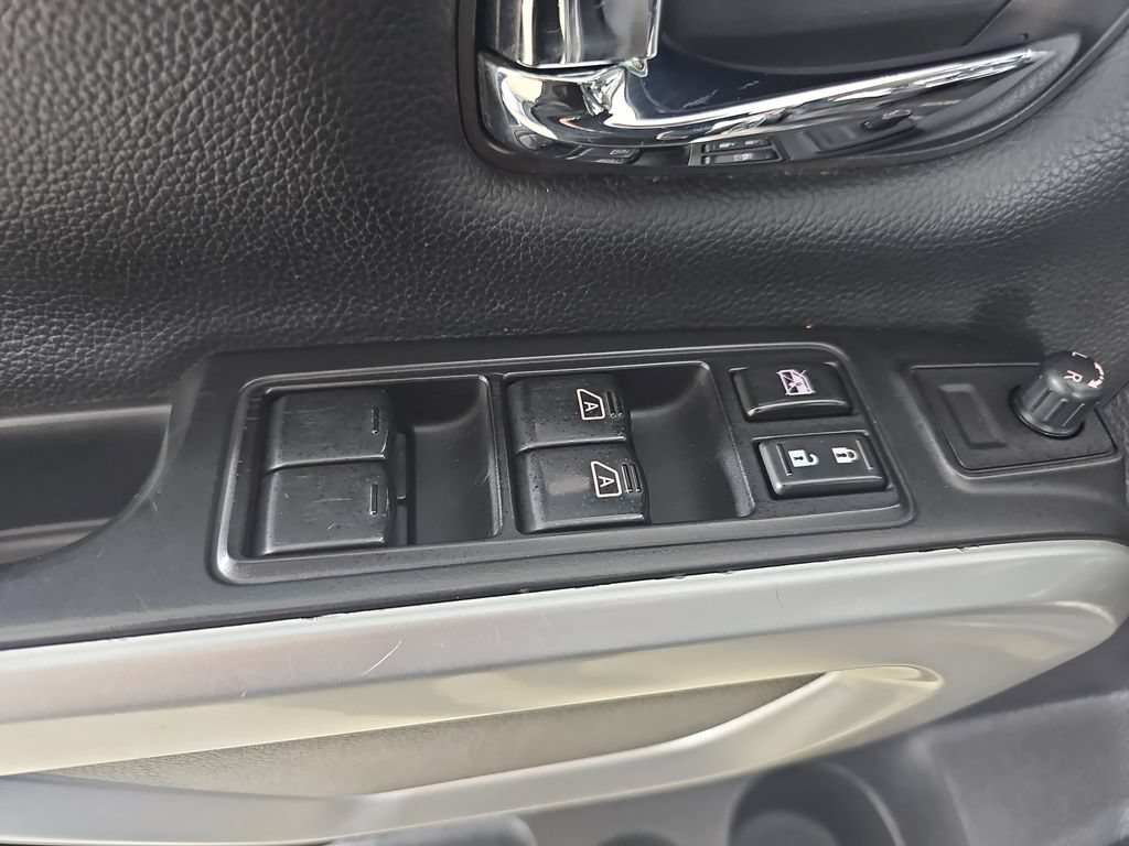 Used 2019 Nissan Titan SV w/ SV Convenience Package AWD/4WD image 32
