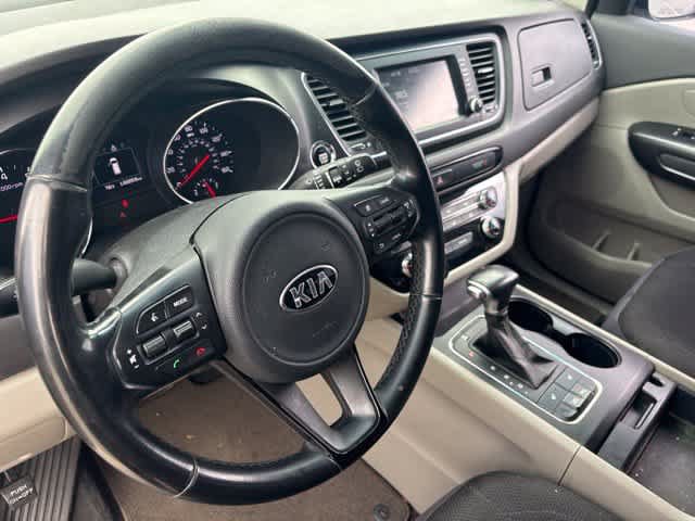 Used 2017 Kia Sedona LX w/ LX Essentials Premium Package FWD image 10