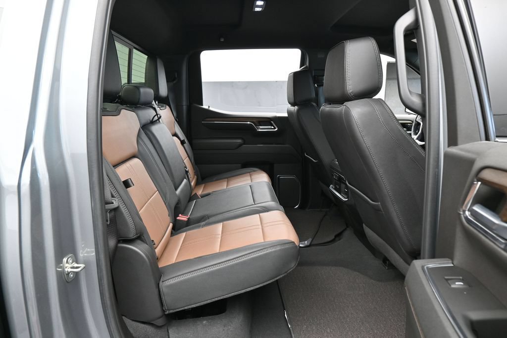 Used 2024 Chevrolet Silverado 1500 High Country w/ Technology Package AWD/4WD image 48