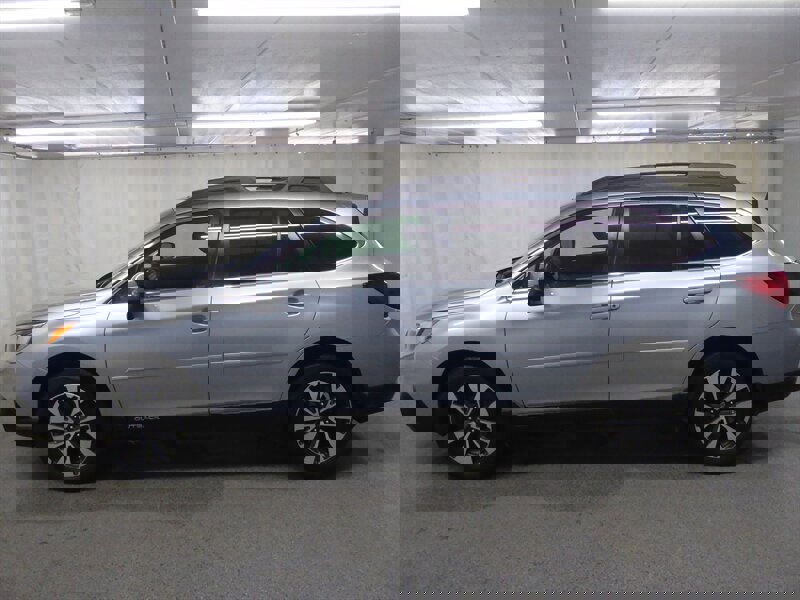 Used 2017 Subaru Outback 2.5i Limited image 4