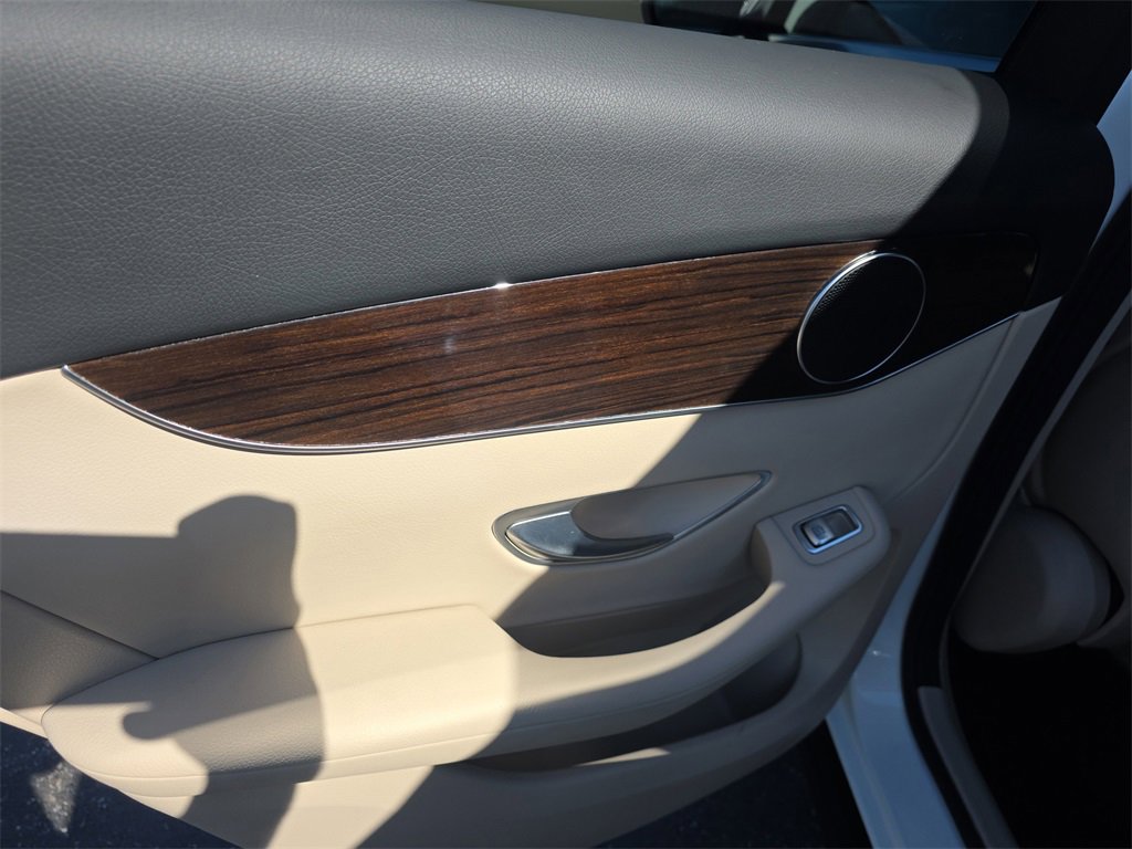 Used 2022 Mercedes-Benz GLC 300 image 9